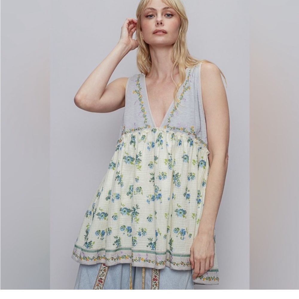 POL Gray and Cream Floral Embroidered Blouse NWOT